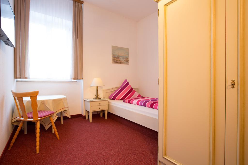 Gasthof Zum Lamm Hotel Garmisch-Partenkirchen Pokój zdjęcie