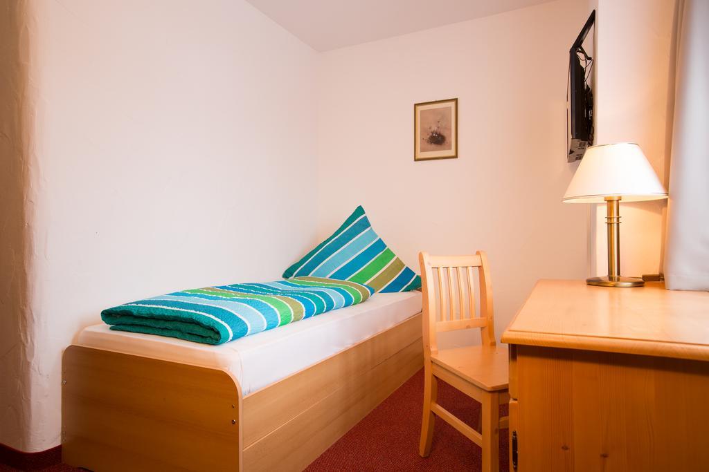 Gasthof Zum Lamm Hotel Garmisch-Partenkirchen Pokój zdjęcie