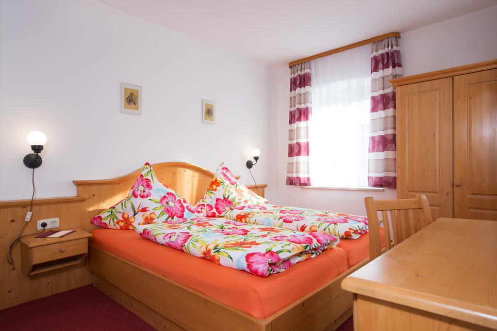 Gasthof Zum Lamm Hotel Garmisch-Partenkirchen Pokój zdjęcie